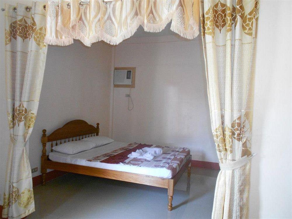 Tia Mers Guest House Puerto Princesa Exterior photo