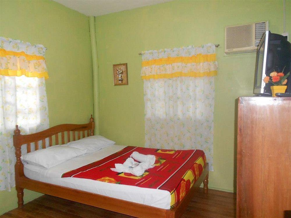 Tia Mers Guest House Puerto Princesa Exterior photo