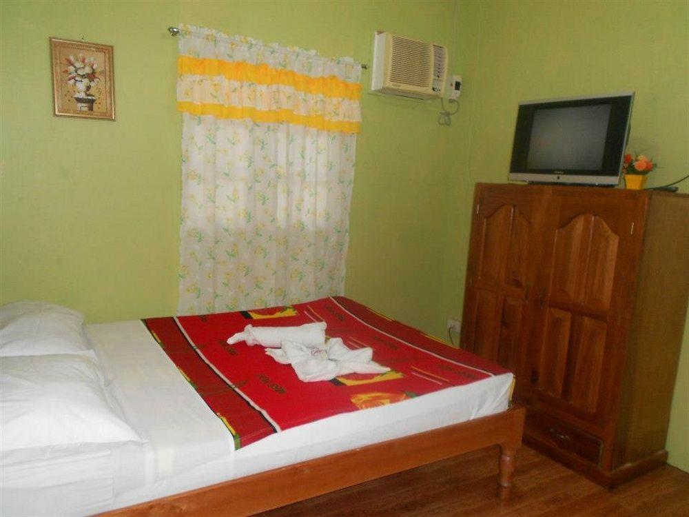 Tia Mers Guest House Puerto Princesa Exterior photo