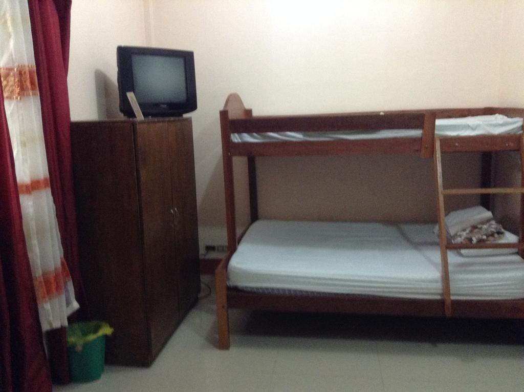 Tia Mers Guest House Puerto Princesa Exterior photo