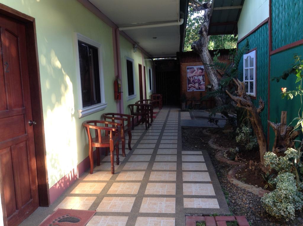 Tia Mers Guest House Puerto Princesa Exterior photo
