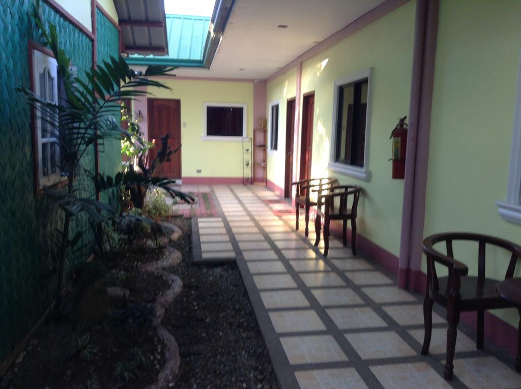Tia Mers Guest House Puerto Princesa Exterior photo