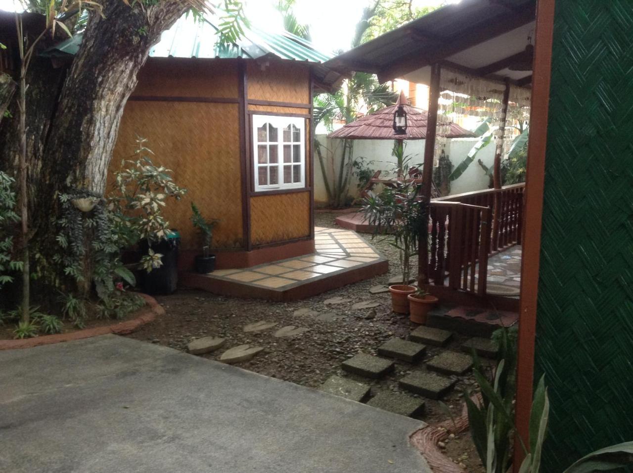 Tia Mers Guest House Puerto Princesa Exterior photo