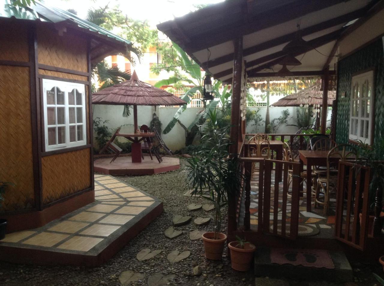 Tia Mers Guest House Puerto Princesa Exterior photo